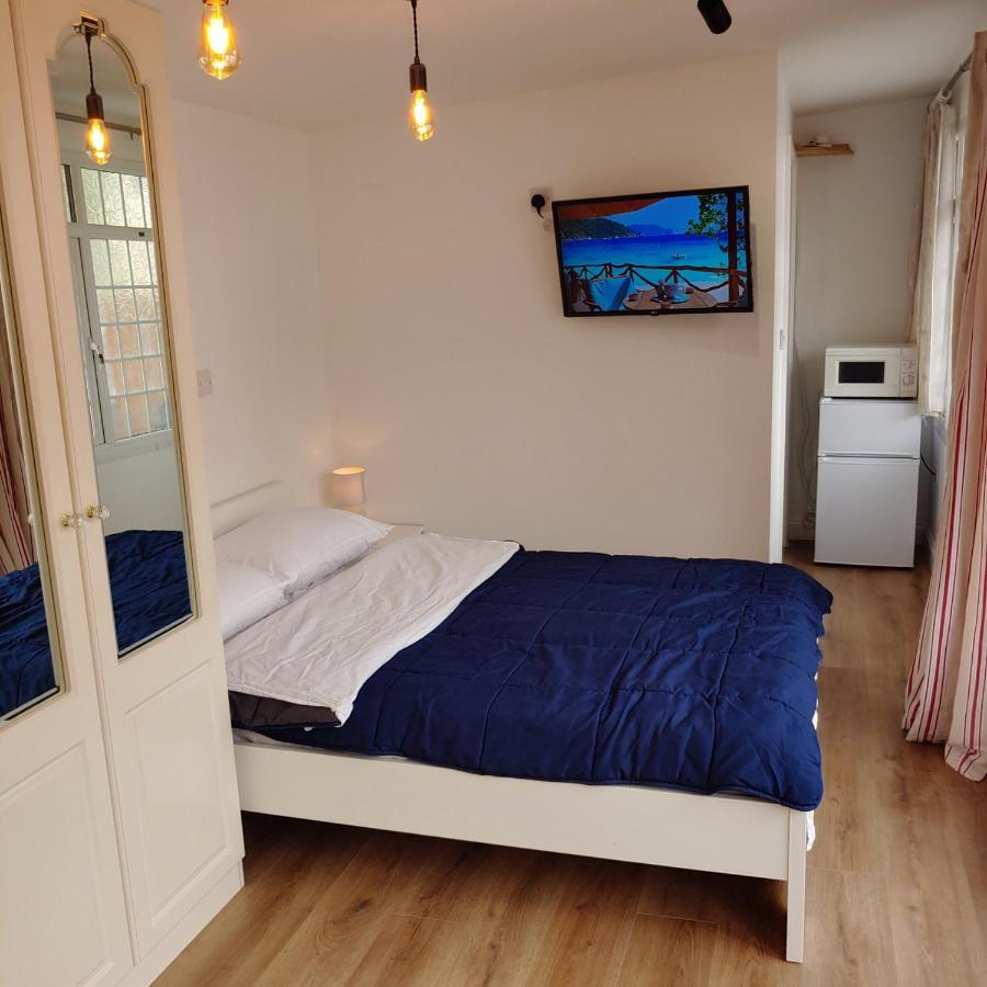 Cozy Garden Studio: Wizarding World Retreat Watford  Exterior photo